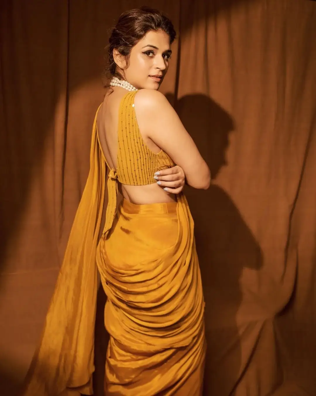 BEAUTIFUL INDIAN ACTRESS SHRADDHA DAS IN YELLOW SAREE 4